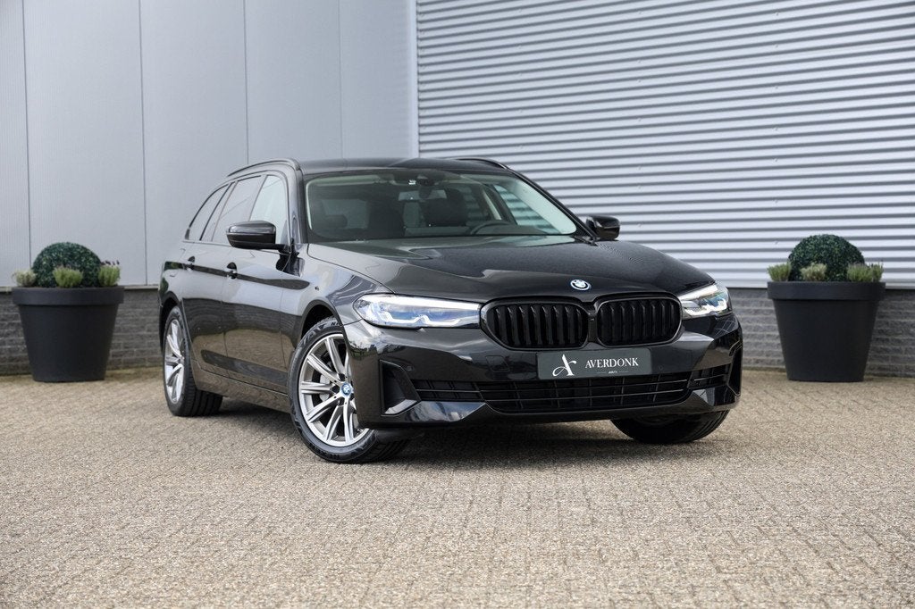 BMW 5 Serie Touring 530e Executive Black Edition 292PK NAP|S, Auto's, BMW, 1998 cc, Achterwielaandrijving, Gebruikt, 4 cilinders