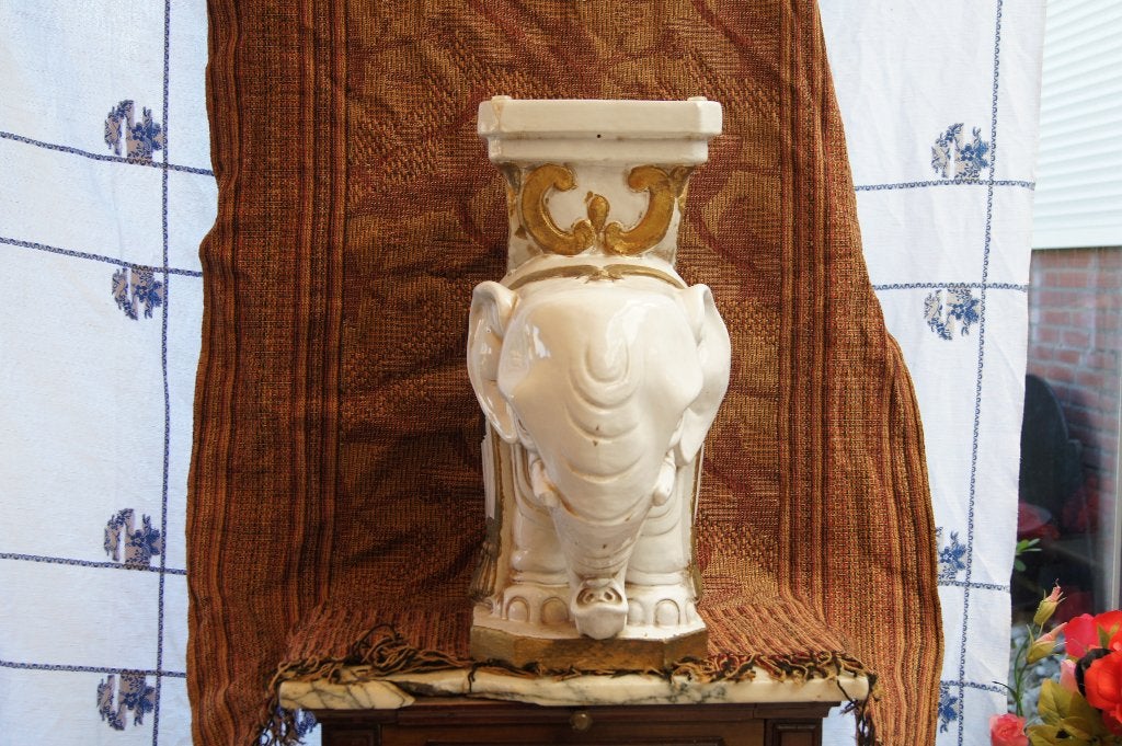 Decoratieve olifant sculptuur, wit met goudkleurige accenten, Antiek en Kunst, Ophalen of Verzenden, Zoogdier, 20 - 50 cm, Beeld