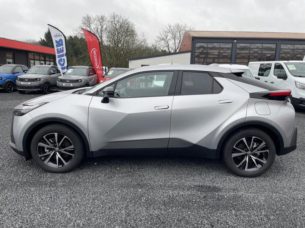 Toyota C-HR 2.0 PHEV HYBRID 220 DYNAMIC (bj 2025, automaat), Auto's, Stof, Zwart, 4 cilinders, Met garantie (alle)