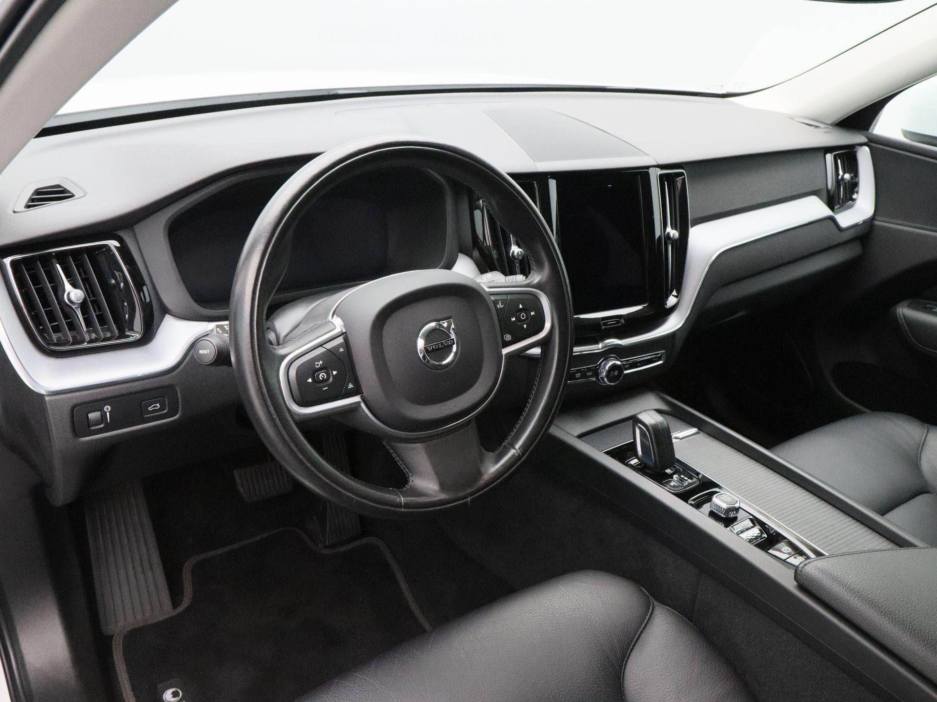 Volvo XC60 2.0 B5 250 Pk AWD Momentum Business | Heico Pakke, Auto's, Dealer onderhouden, Stof, Gebruikt, Euro 6