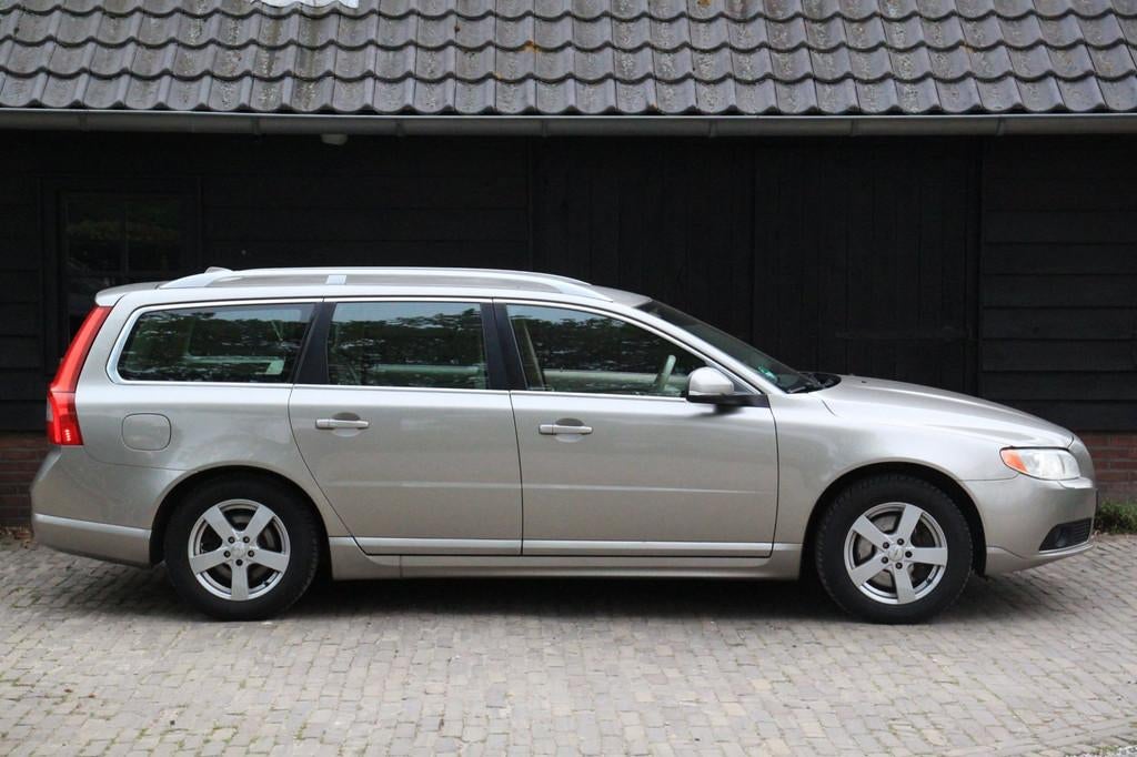 Volvo V70 2.5T Summum CNG/Xenon/Leer/Navigatie/Parkeersensor, Auto's, Volvo, Euro 5, Gebruikt, Beige, CNG (Aardgas)
