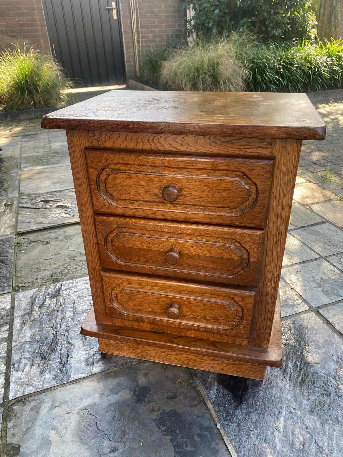 Vintage eiken nachtkastje met 3 lades, Ophalen
