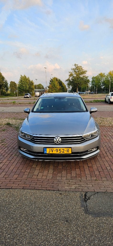 Volkswagen Passat 1.4 TSI 110KW ACT Variant DSG 2016 Grijs, Auto's, Stof, 4 cilinders, Origineel Nederlands, Grijs