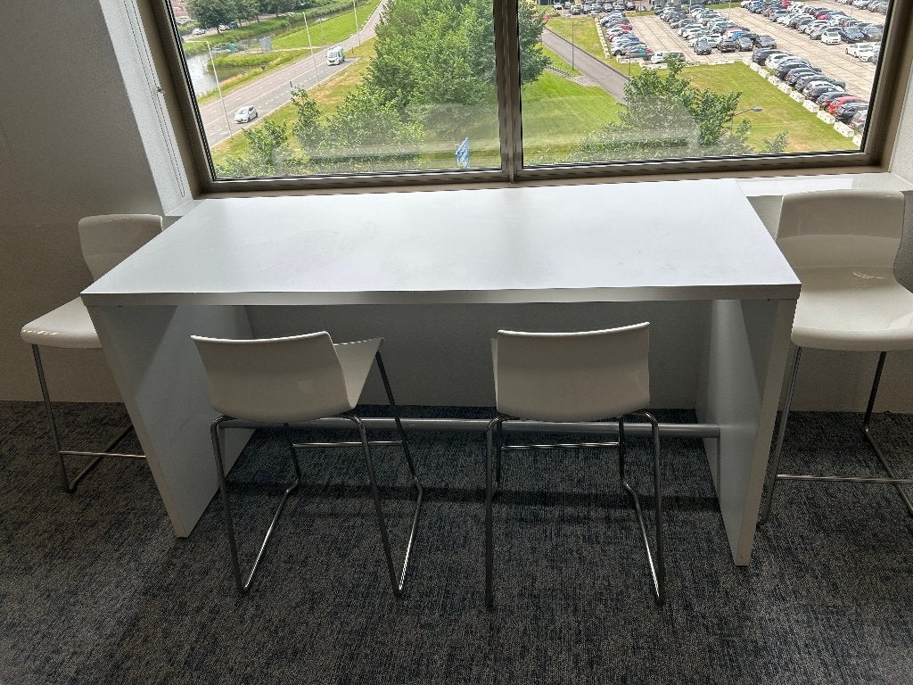 Moderne Witte Statafel / Bartafel incl. 4 Barkrukken, Huis en Inrichting, Tafels | Statafels, Ophalen, Zo goed als nieuw