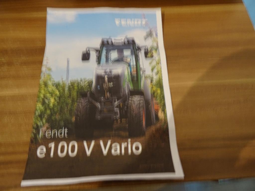 Gezocht fendt E100/600/700 vario trekkers foldes, Boeken, Ophalen of Verzenden, Nieuw, Folder