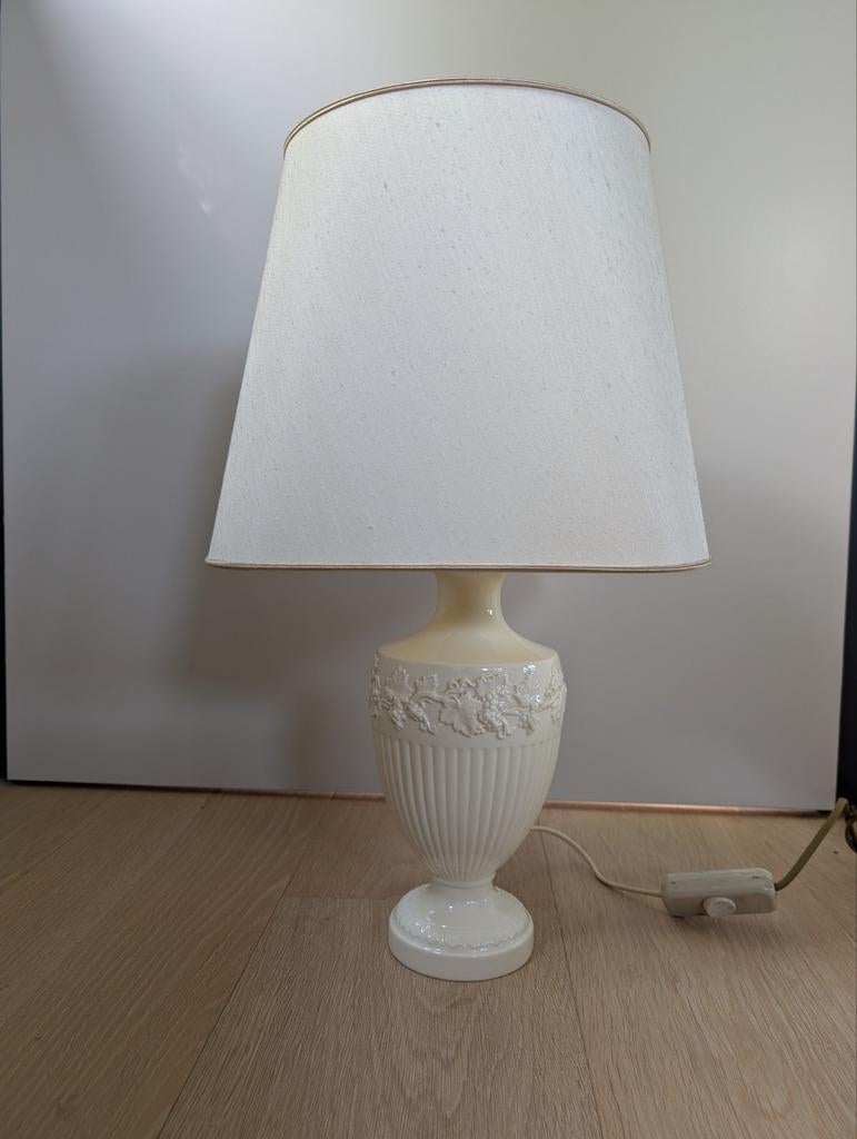 Wedgewood porselein tafellamp met kap, Ophalen, Zo goed als nieuw, Overige materialen, 50 tot 75 cm