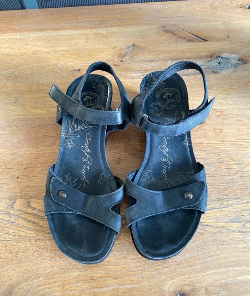 Zwarte sandalen Panama Jack met kurk hak - Maat 39, Zwart, Zo goed als nieuw, Sandalen of Muiltjes, Ophalen of Verzenden