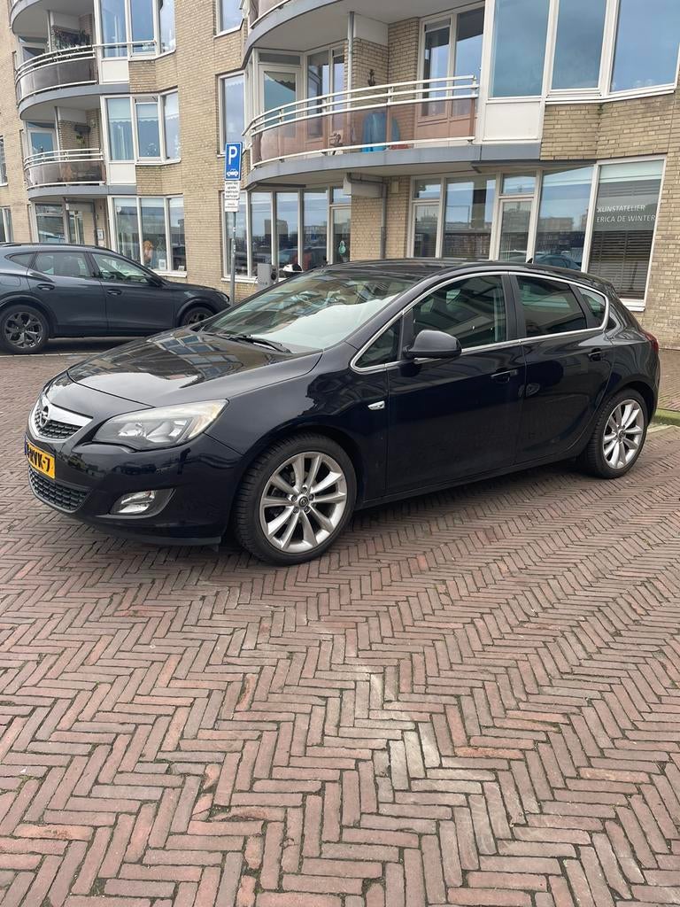 Opel Astra 1.4 Turbo 88KW 5D 2011 Zwart, Auto's, Voorwielaandrijving, 680 kg, 4 cilinders, Zwart