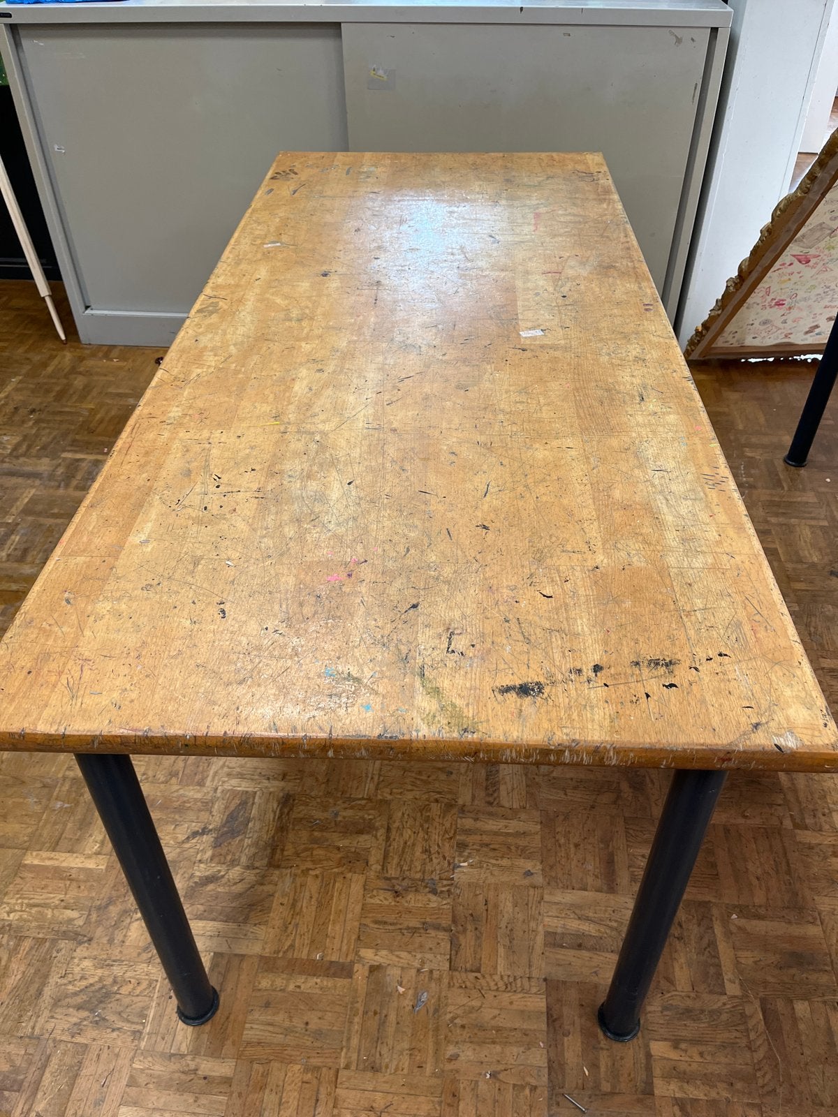 Robuuste houten tafel met metalen poten, Doe-het-zelf en Verbouw, Werkbanken, Ophalen, Gebruikt