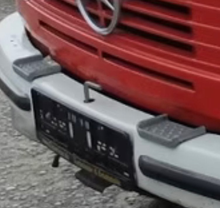 Gezocht: Mercedes Benz Düdo Bumper Opstapjes 407 508 608 613, Auto-onderdelen, Ophalen, Voor, Bumper