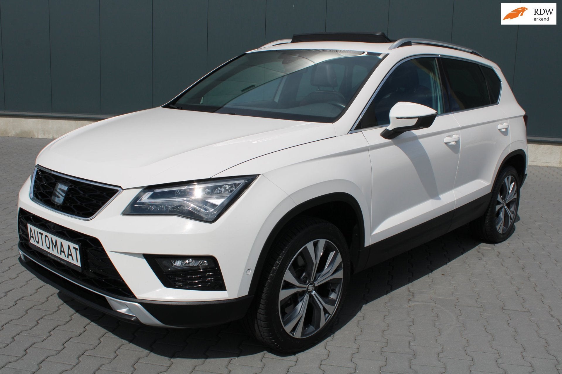 Seat Ateca 1.4 EcoTSI Xcellence SCHUIFDAK TREKHAAK, Auto's, Zwart, 150 pk, Wit, Origineel Nederlands