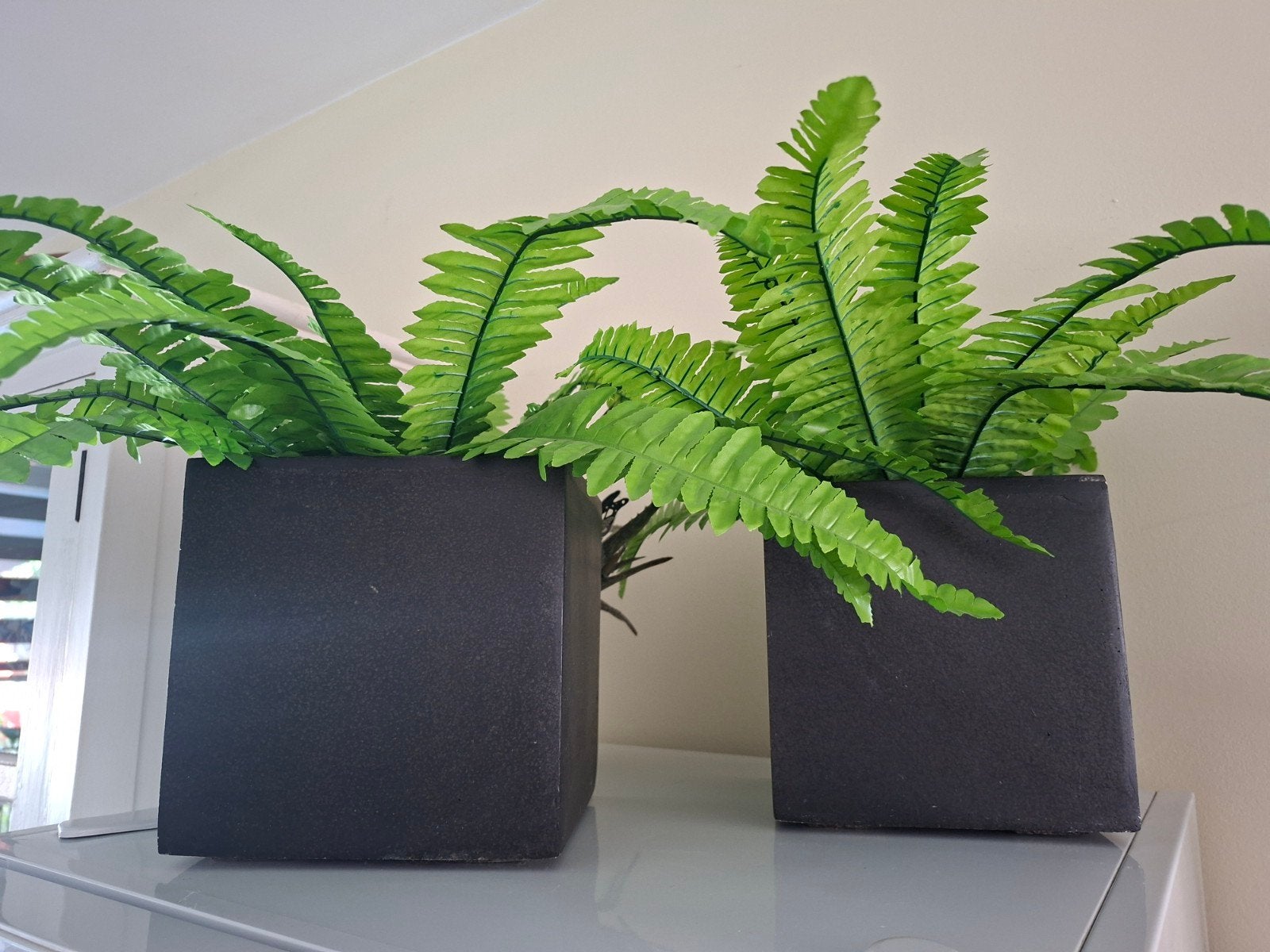 2x pot met kunst varen, Ophalen of Verzenden, Vierkant, Hout, Minder dan 30 cm