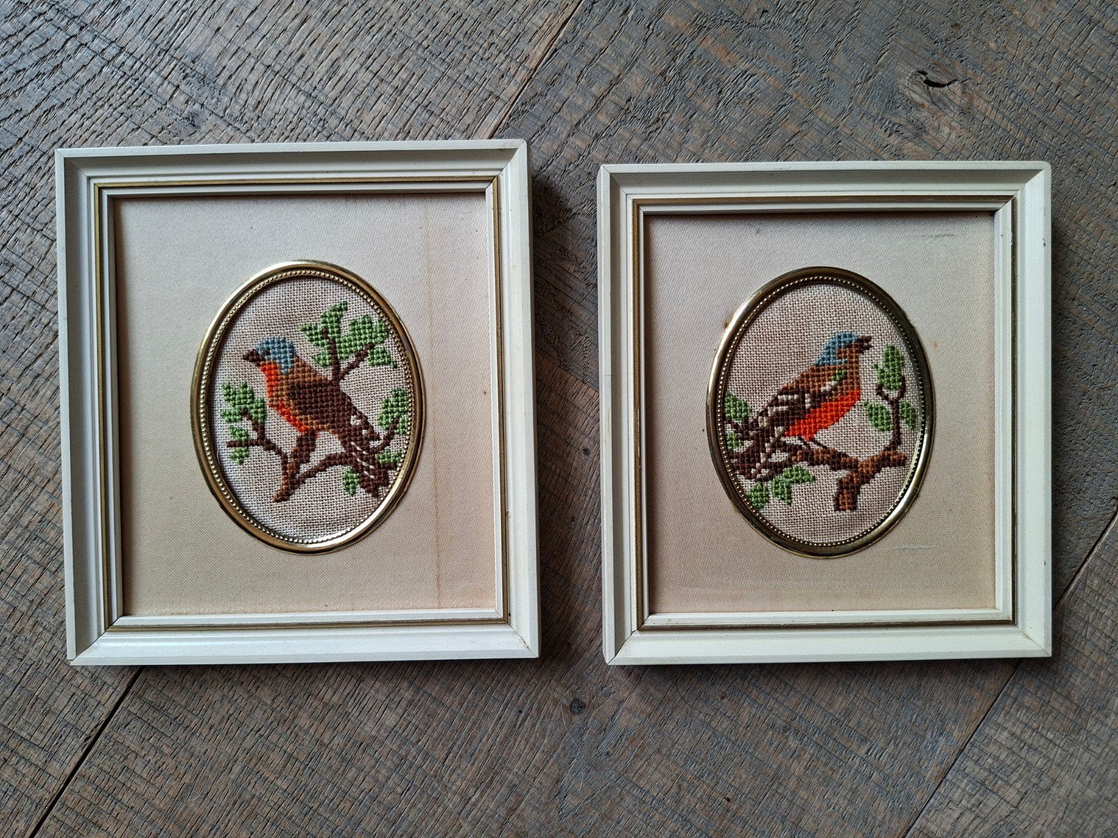 2 vintage geborduurde schilderijtjes vogeltjes, Ophalen of Verzenden, Huis en Inrichting
