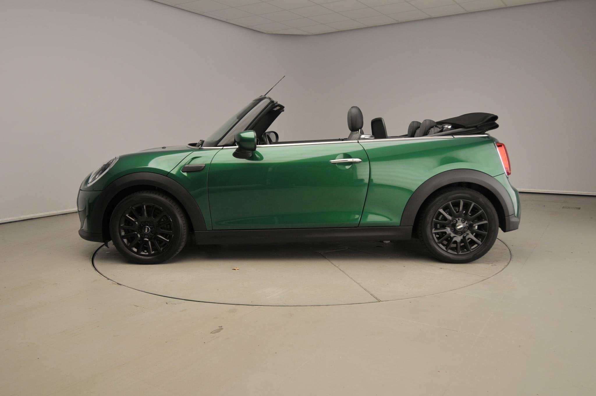 MINI Cabrio One | LED | Navigatie | Windscherm | Sportstoele, Voorwielaandrijving, Stof, Gebruikt, 4 stoelen