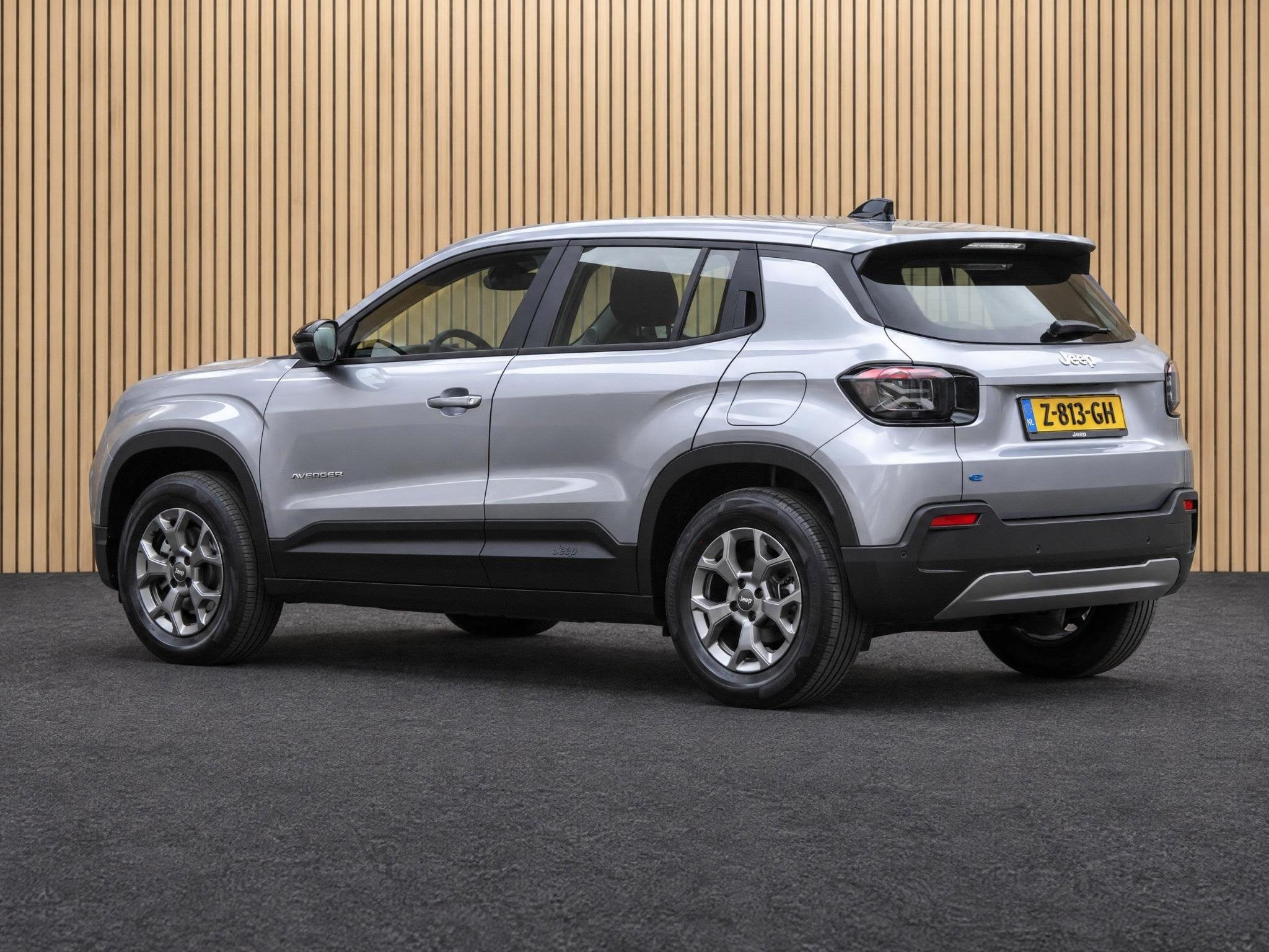 Jeep Avenger Longitude Business Pack 54 kWh | Navi / Climate, Auto's, 12 maanden, Stof, Gebruikt, Zwart