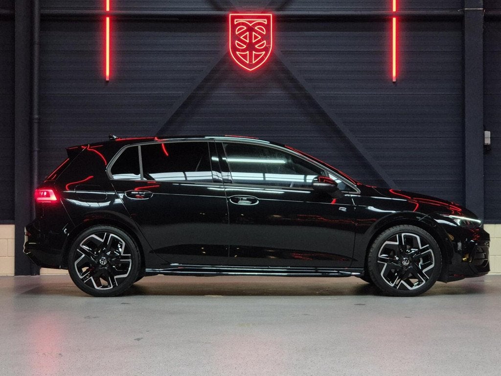 Volkswagen Golf eTSI DSG R-Line |IQ.LIGHT|IQ.DRIVE|APP|STOEL, 4 cilinders, Zwart, Bedrijf, Golf
