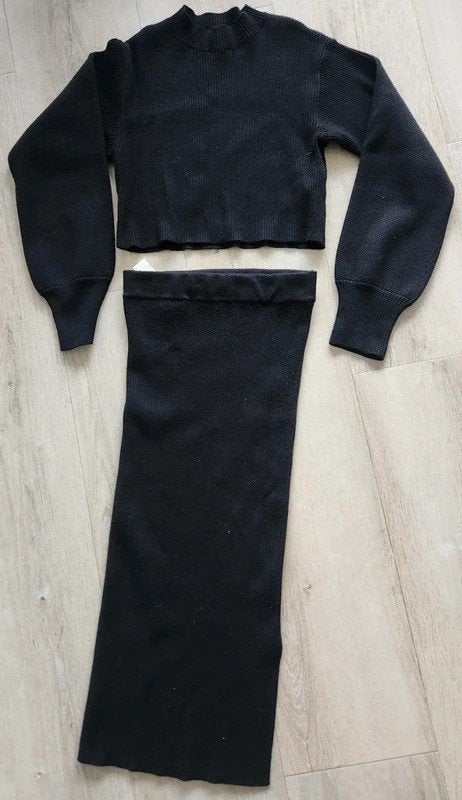 Zwarte gebreide co-ord set (Cropped trui M + Lange rok S), Maat 38/40 (M), Zwart, Zo goed als nieuw, Onder de knie