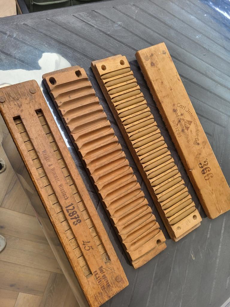 2 antieke sigarenmallen, waarvan 1 met oude sigaren, Ophalen of Verzenden