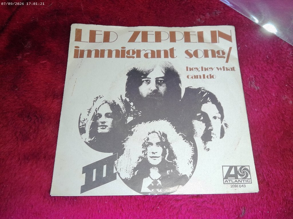 Led Zeppelin - Immigrant Song / Hey hey what can I do, Gebruikt, Fotohoes, 7 inch, Ophalen of Verzenden
