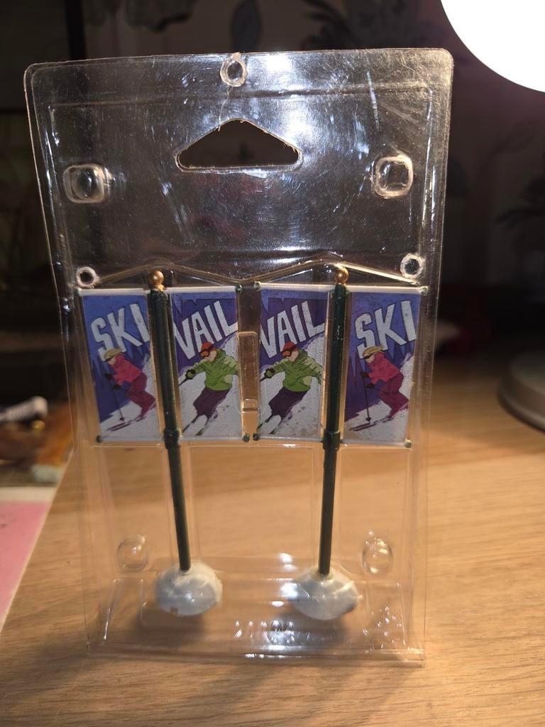 Lemax ski vail in originele verpakking, Ophalen of Verzenden
