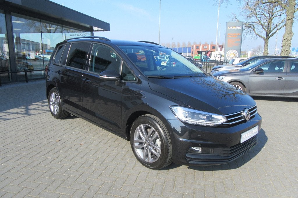 Volkswagen Touran 1.5 TSI Highline Business Automaat, Navi,, Auto's, 12 maanden, 15 km/l, 4 cilinders, Zwart