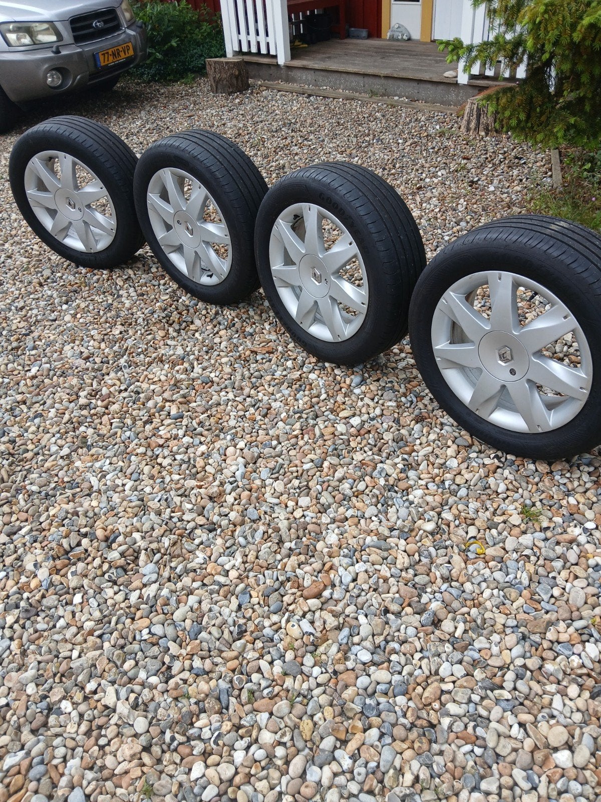 Set van 4 Renault 17 inch velgen met zomerbanden, Auto-onderdelen, Banden en Velgen, Banden en Velgen, 17 inch, Ophalen of Verzenden