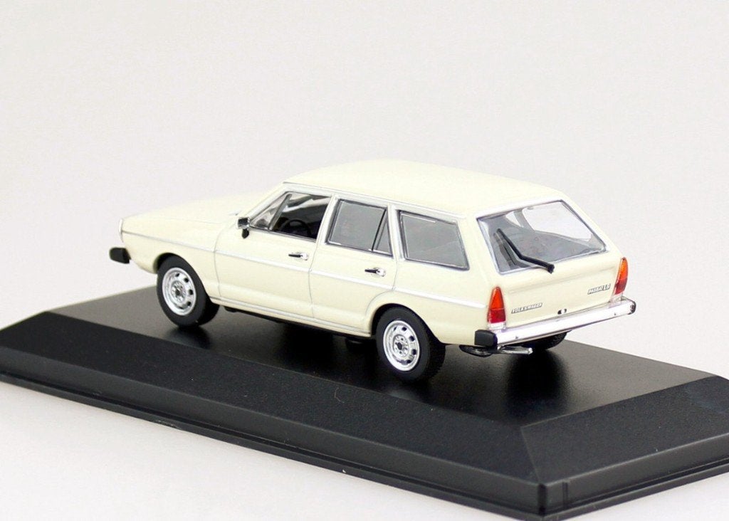 Maxichamps 1:43 Volkswagen Passat Break 1975 wit, -, Nieuw, Ophalen of Verzenden, Maxichamps