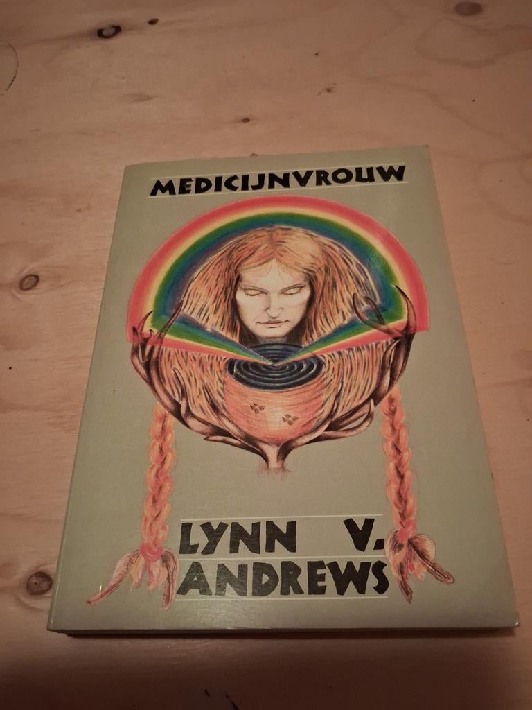 Medicijnvrouw - Lynn V. Andrews (Spiritualiteit), Gelezen, Ophalen of Verzenden, Lynn V. Andrews, Spiritualiteit algemeen
