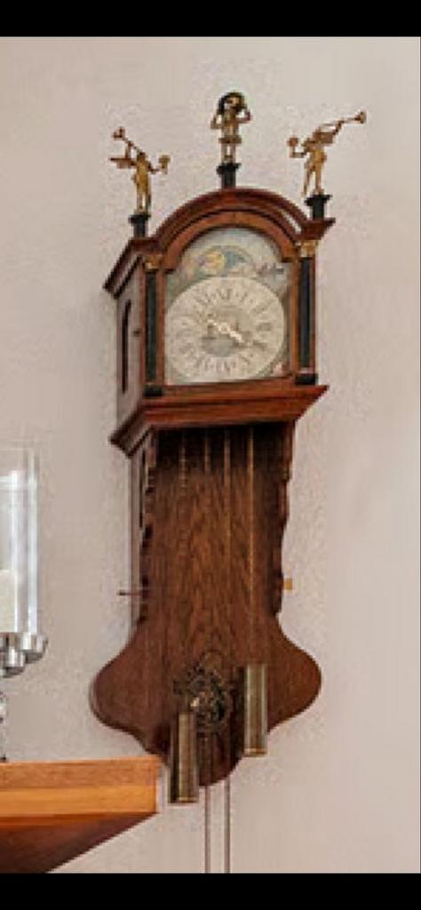 Antieke wandklok met unieke decoratie, Antiek en Kunst, Ophalen