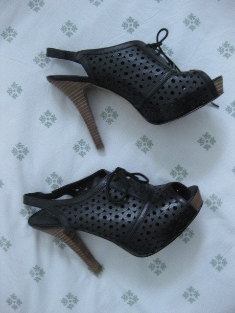 Fifth Avenue zwarte pump, opengewerkt, hoge hak, 40 NIEUW, Pumps, Zwart, Ophalen of Verzenden, Zo goed als nieuw