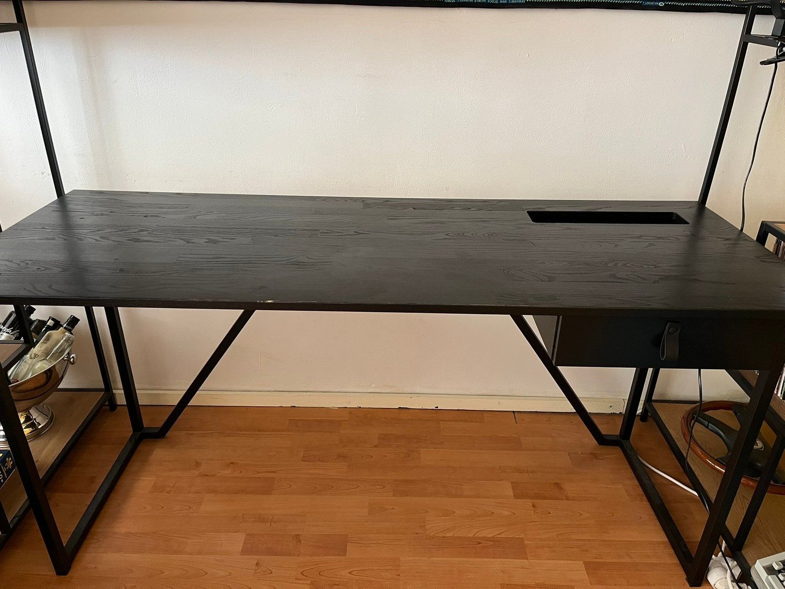Zwart Ikea Bureau, Ophalen, Zo goed als nieuw