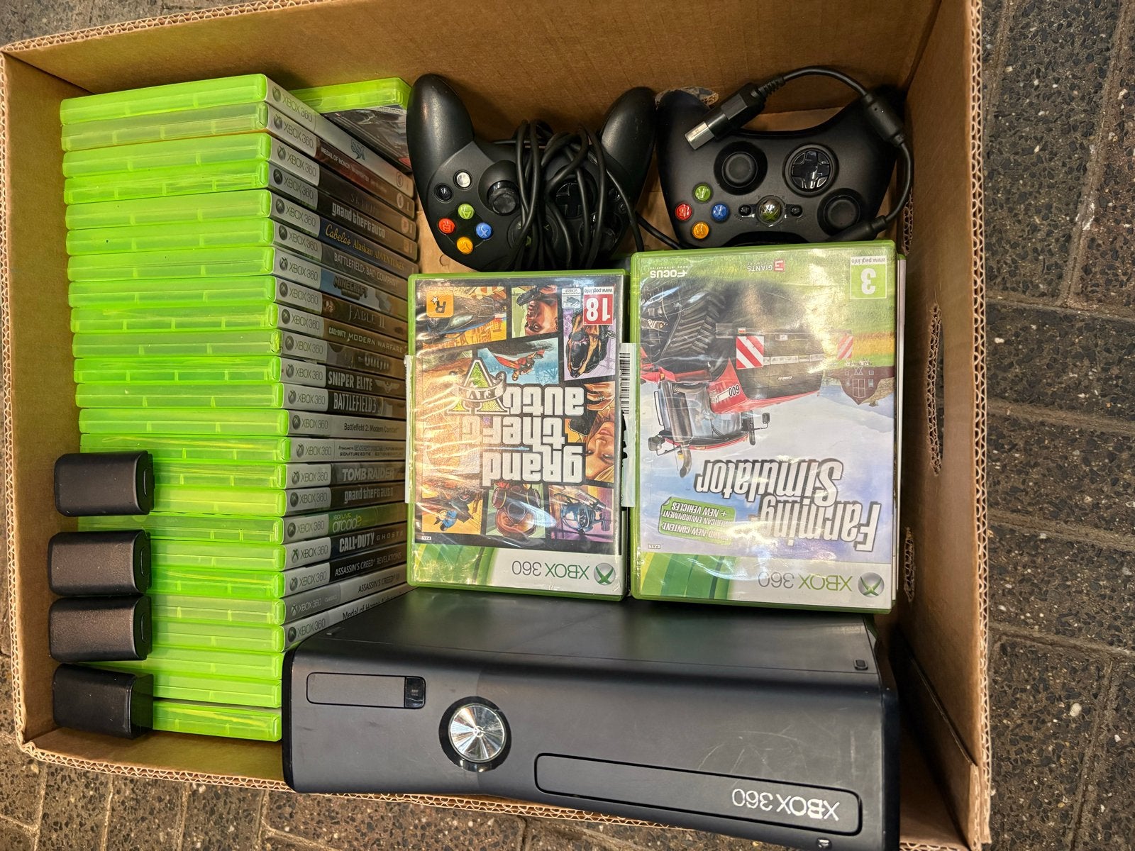 Xbox 360 console met games en controllers (zonder kabels), Spelcomputers en Games, Spelcomputers | Xbox 360, 360 E, Met 2 controllers