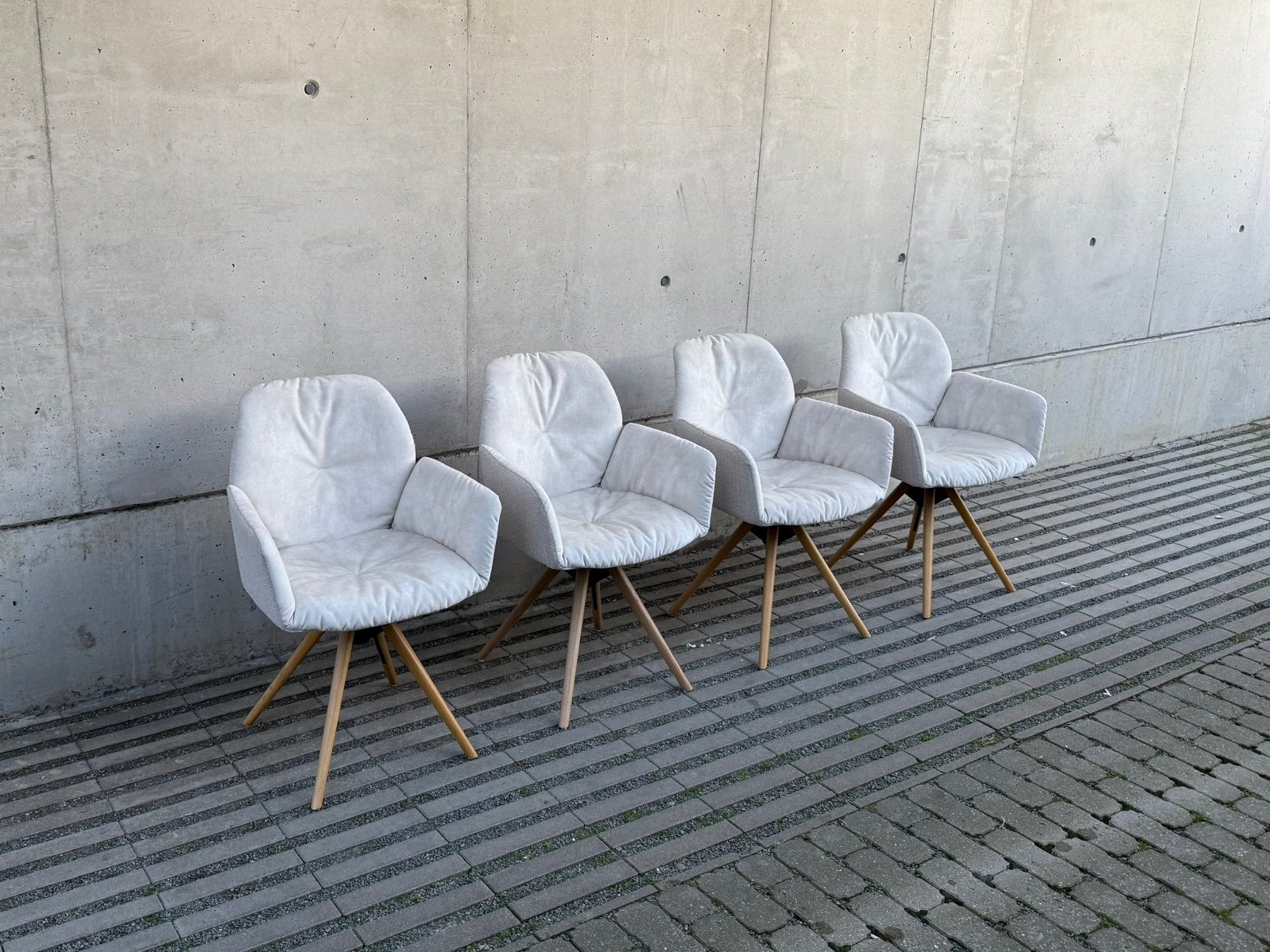 4x Mobitec - MOOD 95 Eetkamerstoelen, Leolux artifort benz vitra pastoe arco minotti fritz italia, Hout, Ophalen of Verzenden