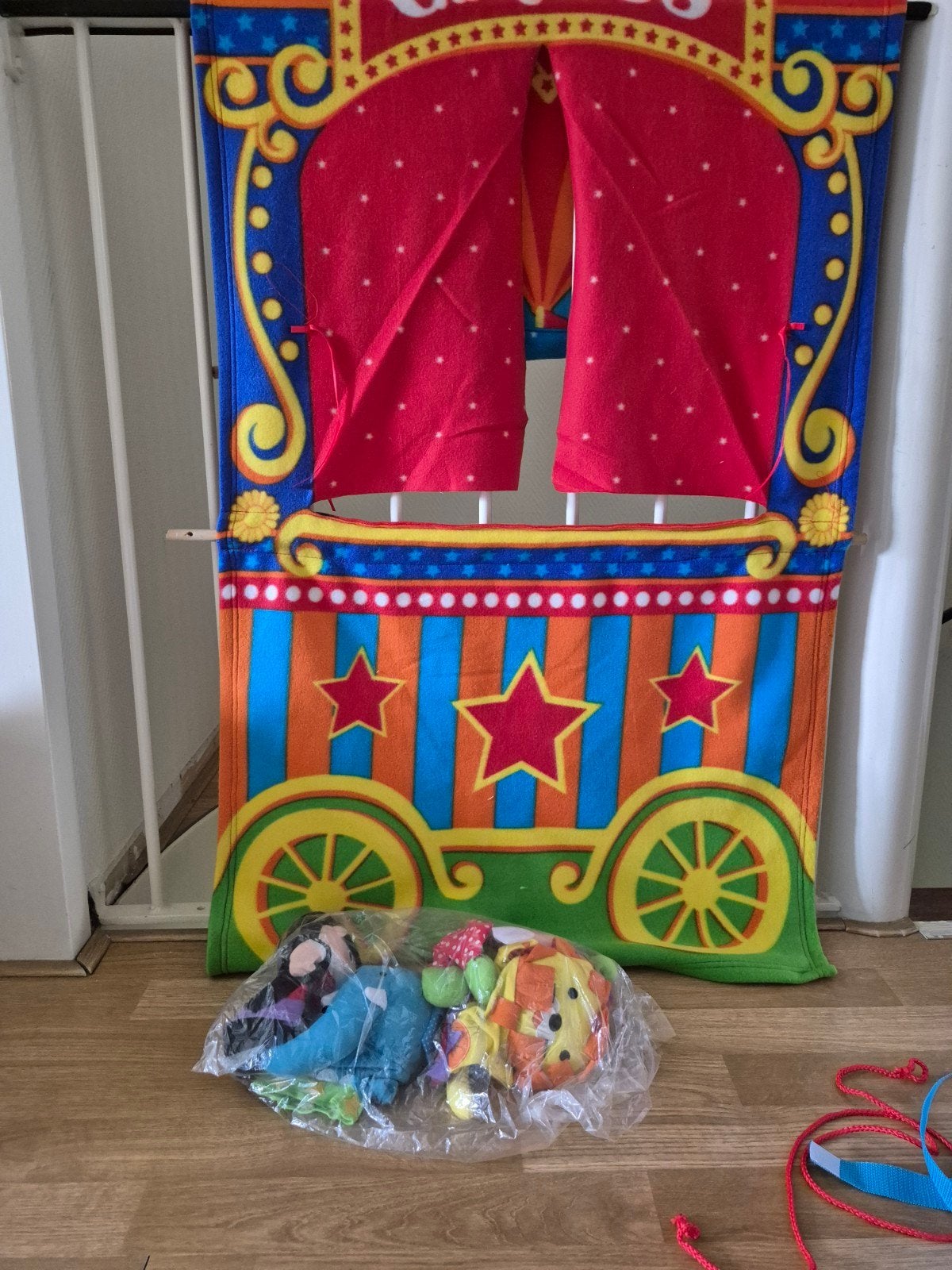 Speelgoed Poppenkast met 4 poppen, Ophalen of Verzenden, Nieuw, Overige
