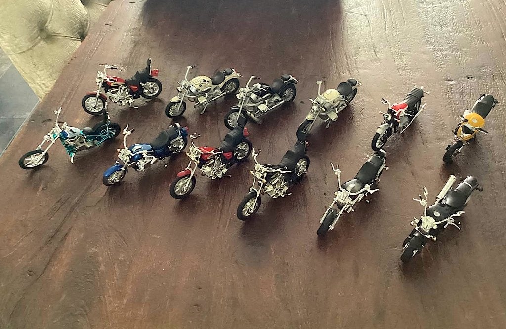 Te koop mancave verzameling 12 miniatuur motoren, Ophalen of Verzenden, Zo goed als nieuw, Motoren