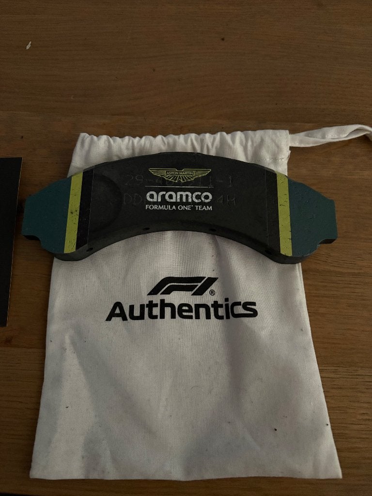 F1 Aston Martin origineel remblok., Verzamelen, Automerken, Motoren en Formule 1, Ophalen of Verzenden, Nieuw, Formule 1