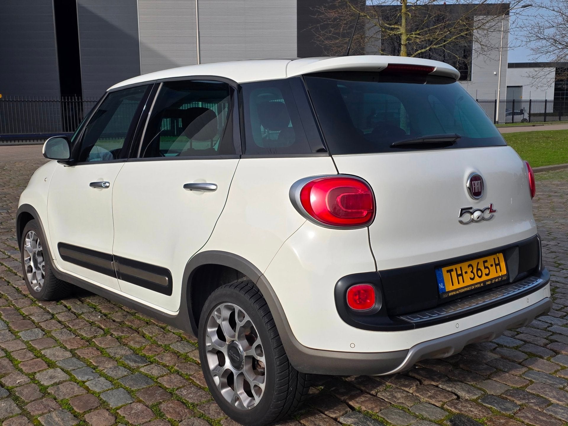 Fiat 500 L 1.6 M-Jet Trekking Zeer netjes 2e eigenaar panora, Euro 5, Gebruikt, 400 kg, Leder en Stof