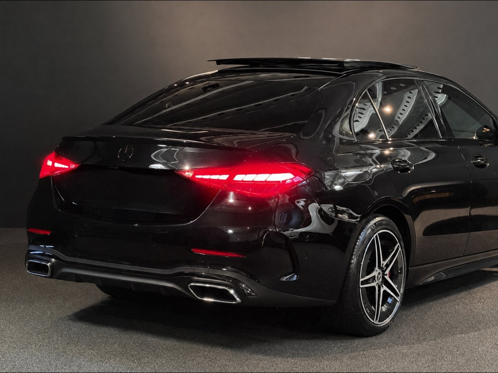 Mercedes-Benz C-Klasse C300 e Plug-in Hybride 313pk, Automaat, Achterwielaandrijving, 1800 kg, Zwart