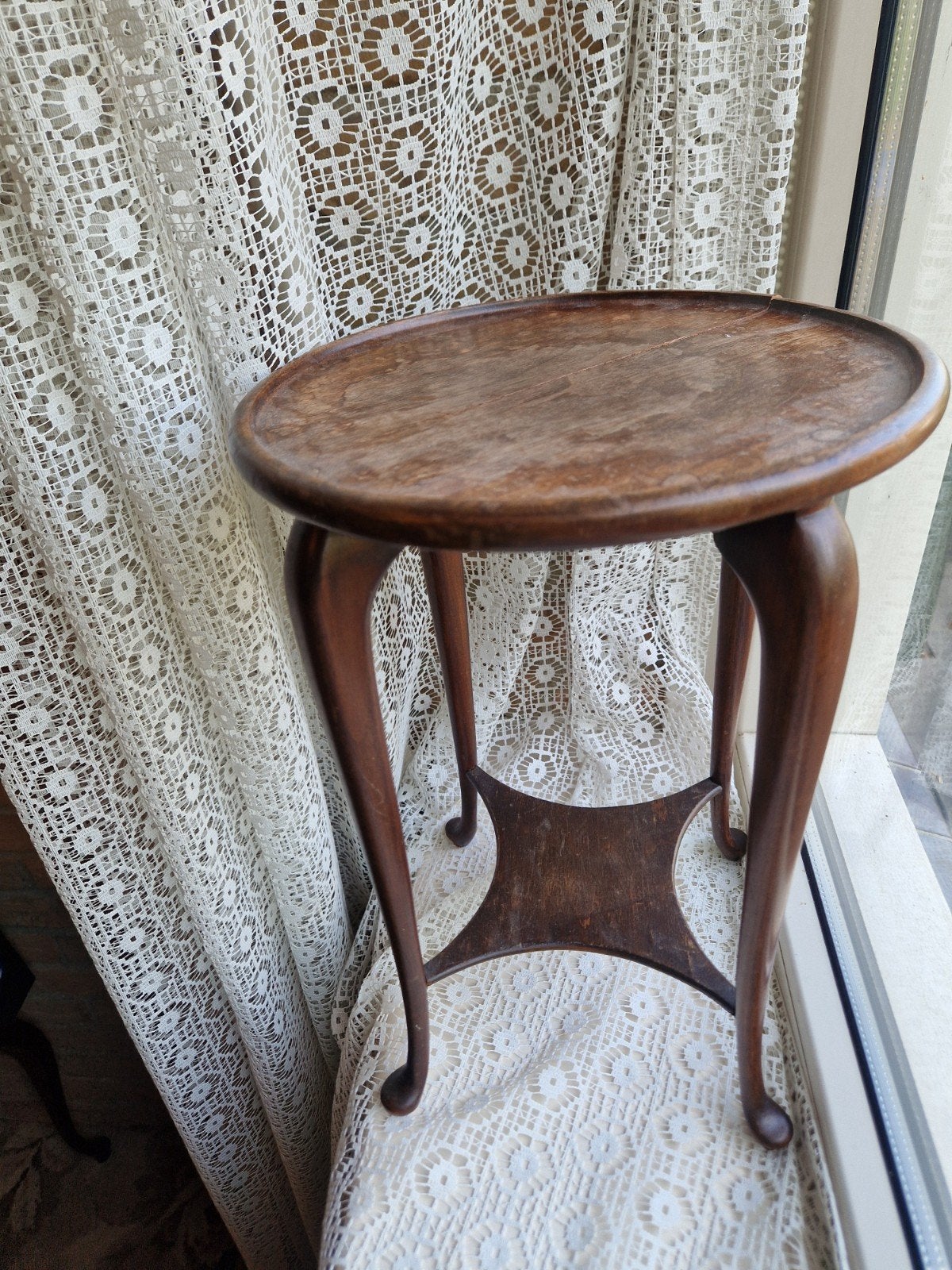 Antieke houten bijzettafel – Art Nouveau / Jugendstil, Ophalen, Minder dan 55 cm, Gebruikt, Rond