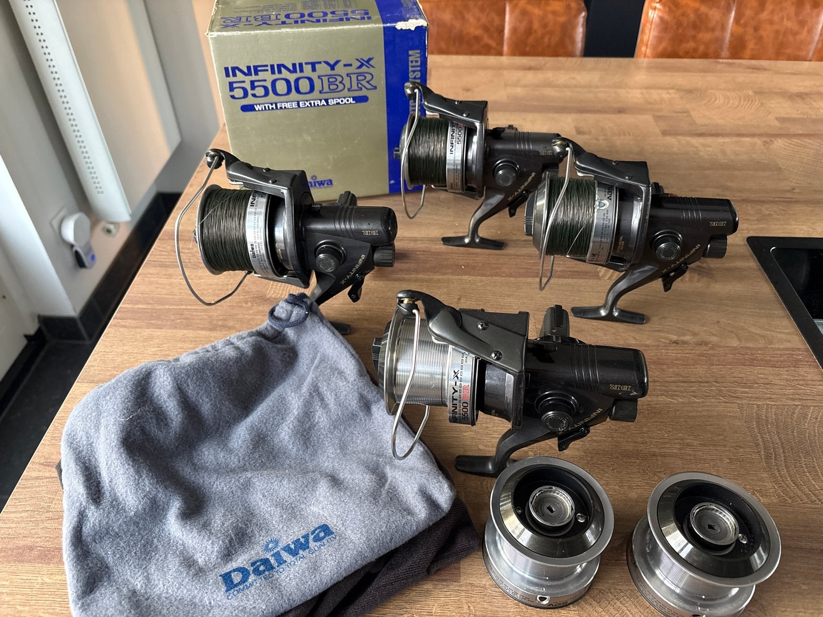 Daiwa Infinity-X 5500BR  (4stuks) met extra spoelen, Ophalen of Verzenden, Gebruikt, Molen