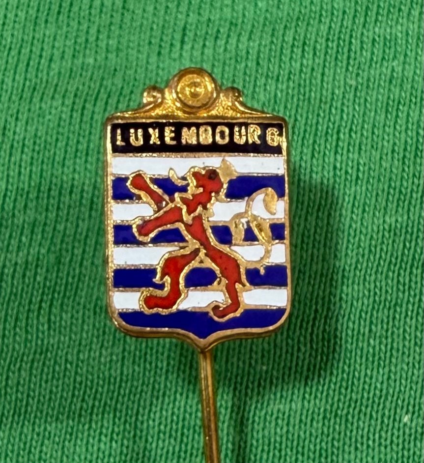 Speldje Luxembourg emaille, Ophalen of Verzenden, Zo goed als nieuw, Overige onderwerpen