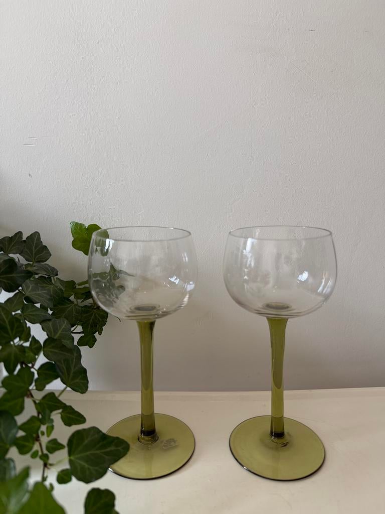 Set van 2 wijnglazen op groene voet jaren 70, Ophalen of Verzenden