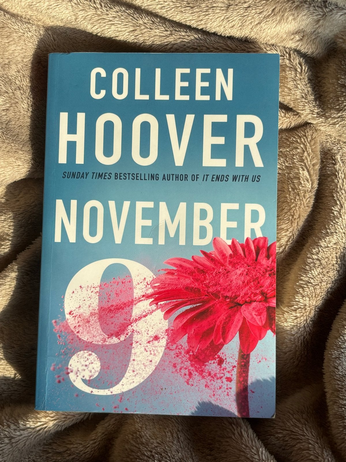 November 9 - Colleen Hoover, Ophalen of Verzenden, Zo goed als nieuw, Amerika