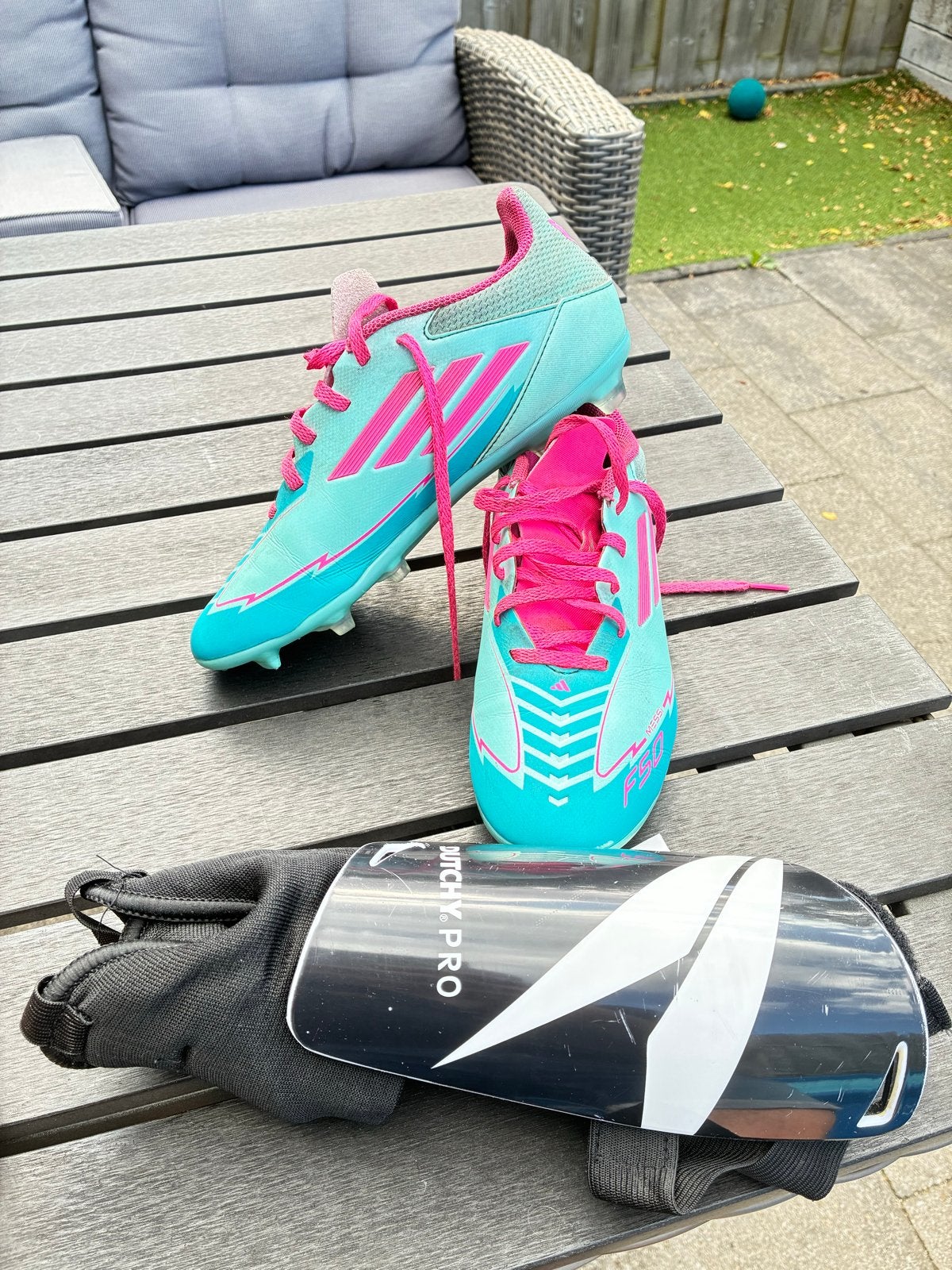 Adidas Messi voetbalschoenen mt 37 1/3 - Zo goed als nieuw, Ophalen, Schoenen, Zo goed als nieuw, Maat S