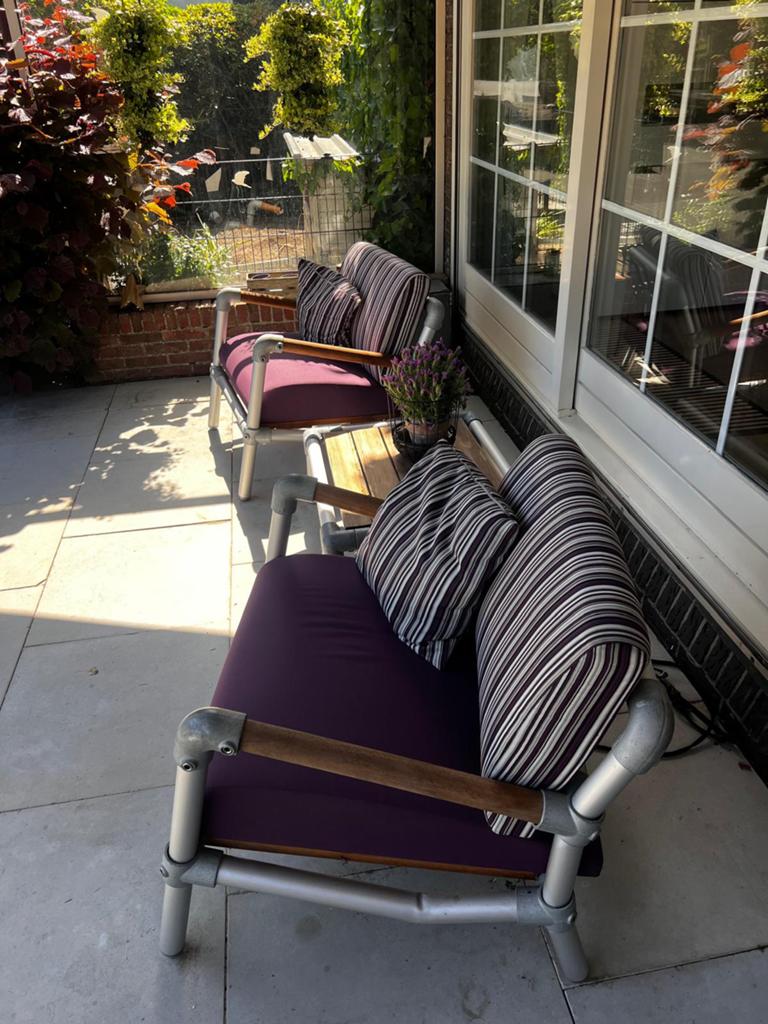 2 lounge stoelen met tafeltje en kussens., Gebruikt, Bijzettafel, Aluminium, Loungeset