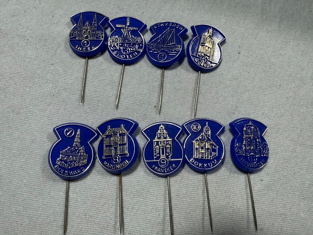 Setje van 9 van de 11 Elfsteden pins v.d.Meulen eierbeschuit, Ophalen of Verzenden, Gebruikt, Overige onderwerpen, Speldje of Pin