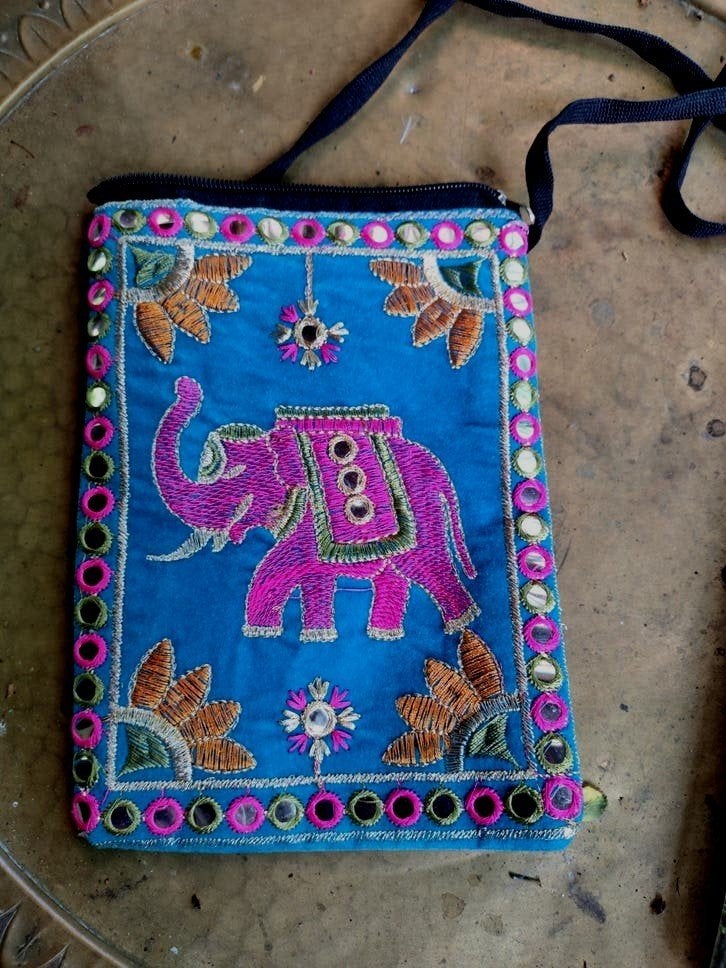 Tasje turkoois olifant geborduurd, Sieraden, Tassen en Uiterlijk, Tassen | Damestassen, Ophalen of Verzenden, Blauw