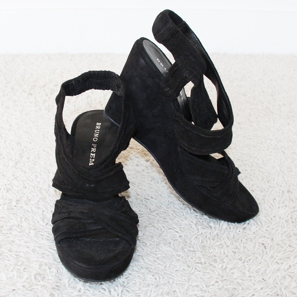 Zeer Mooie Suede Bruno Premi Sleehakken s20 (Maat 39) € 45,-, Bruno Premi, Zwart, Zo goed als nieuw, Sandalen of Muiltjes