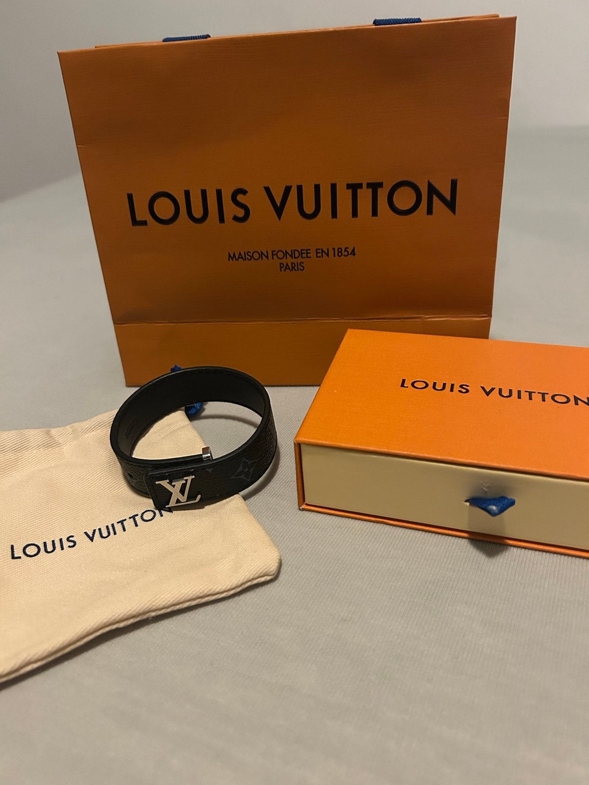 Louis Vuitton Armband Goud en Zwart, Sieraden, Tassen en Uiterlijk, Armbanden, Ophalen of Verzenden, Zo goed als nieuw, Goud, Leer