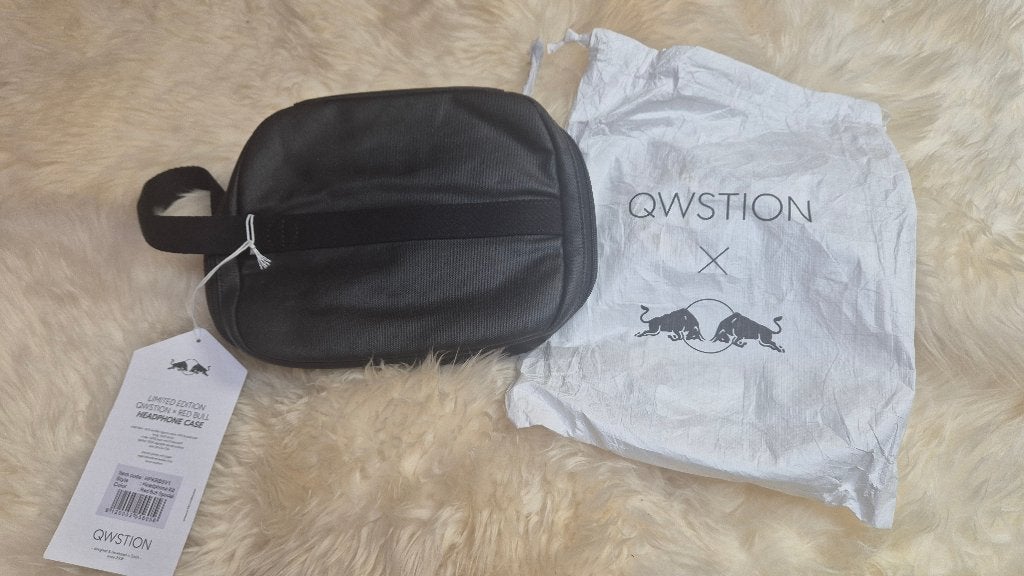 qwstion x red bull headphone case/kit, Ophalen of Verzenden, Nieuw, Zwart, Heer of Dame